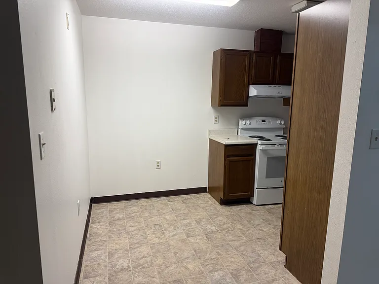 302 Main St N #3 — Photo 2