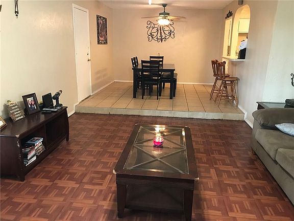 3rd image of 8827 Sandcastle Ct