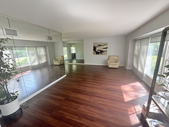 5th image of 1935 Birch Rd