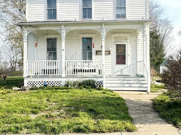 223 W High St, Mendon, IL 62351