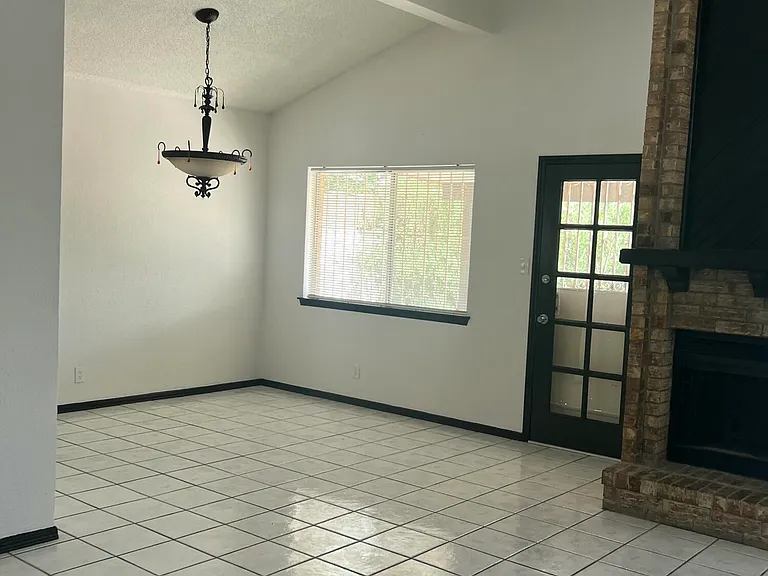 7772 Iroquois Dr — Photo 10