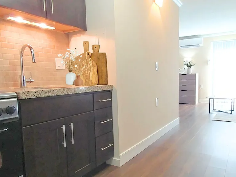 Center Square Apartments — Photo 26