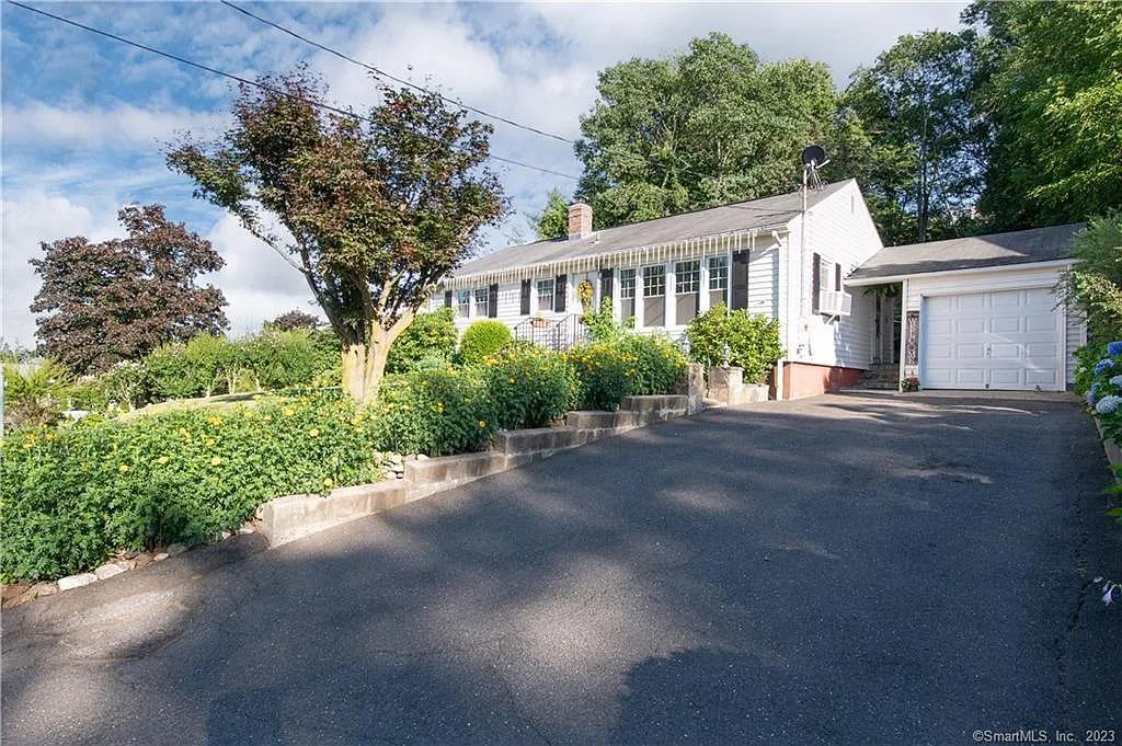 9 Valley View Drive photo 1