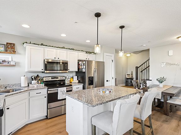 3rd image of 247 Red Oak Ct