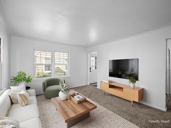 3rd image of 3117 Cragmoor Ave