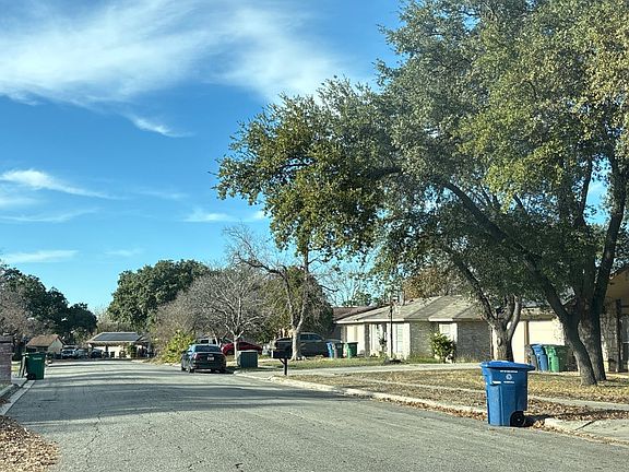 5th image of 4519 Buckmoor St