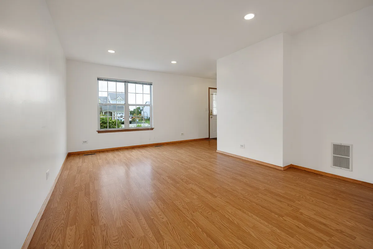 3 bed, 1.5 bath, 1860 sqft, $2,545 — Photo 4