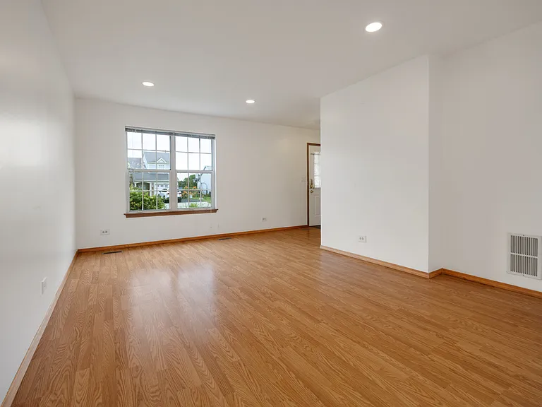 1127 Ashbrook Dr — Photo 4