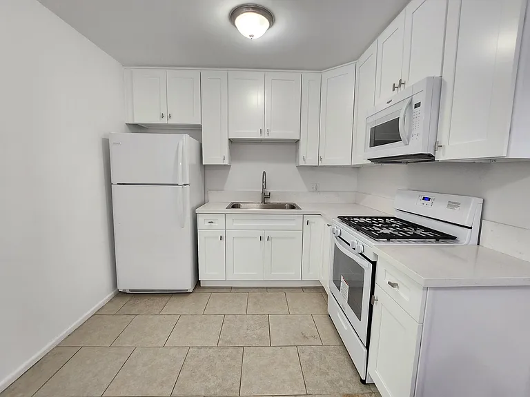 11307 Isleta St #3 — Photo 9