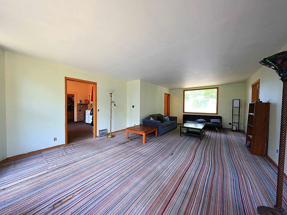 5th image of 1307 W Spofford Ave