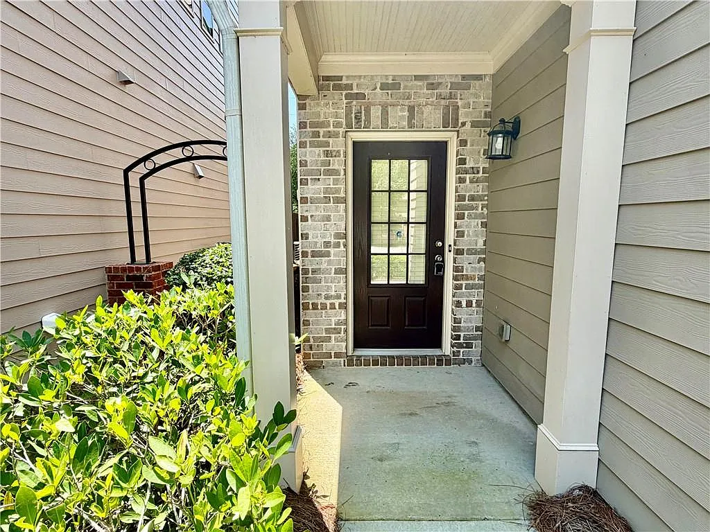 4 bed, 2.5 bath, 2358 sqft, $2,775 — Photo 2