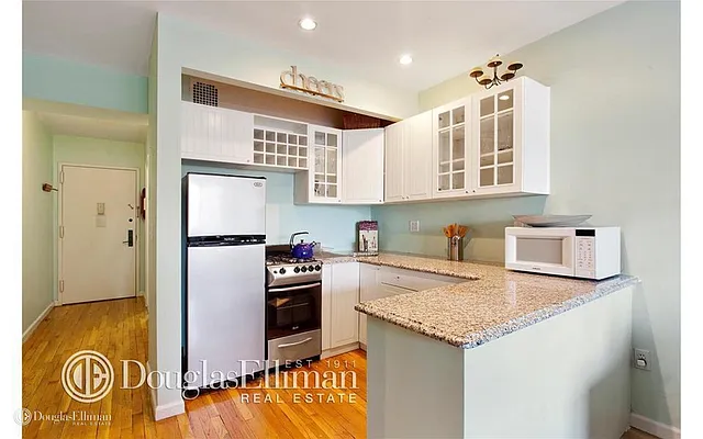 Rented by Douglas Elliman | media 7