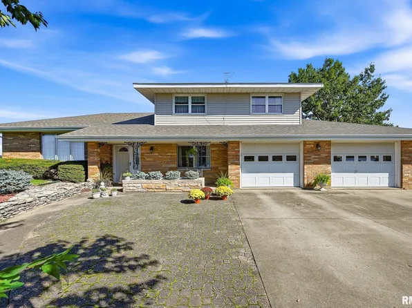 1700 Old Indian Town Rd, Henry, IL 61537