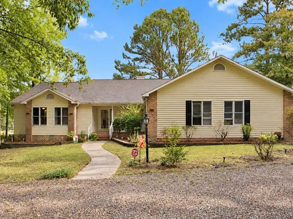 573 Broadmoor Ct, Sanford, NC 27332