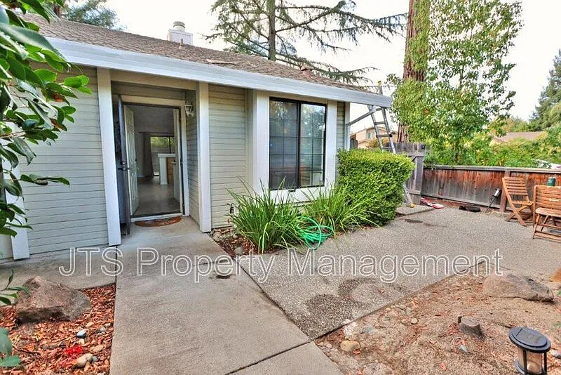 2 bed, 2.0 bath, 982 sqft, $2,195 — Photo 3