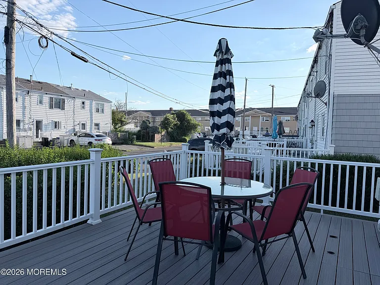 18 Howland Ave — Photo 14