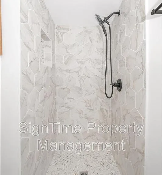 138 E South St — Photo 16