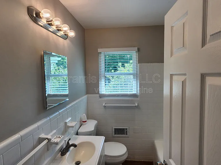 2043 Chicago Ave NW — Photo 15