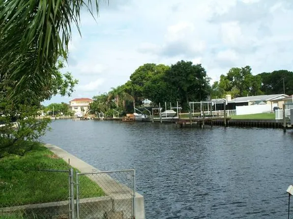 9355 1st St NE, Saint Petersburg, FL 33702