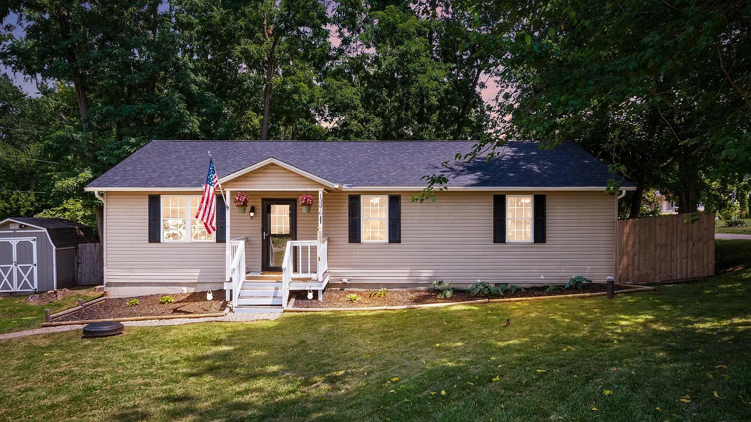 13376 Maple Rd NE photo 1