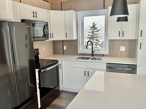 3rd image of 25 Parkdale Cres