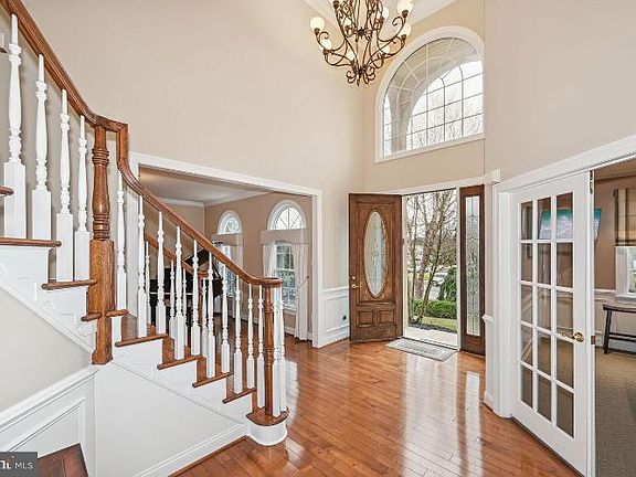 4th image of 48 Manor House Dr