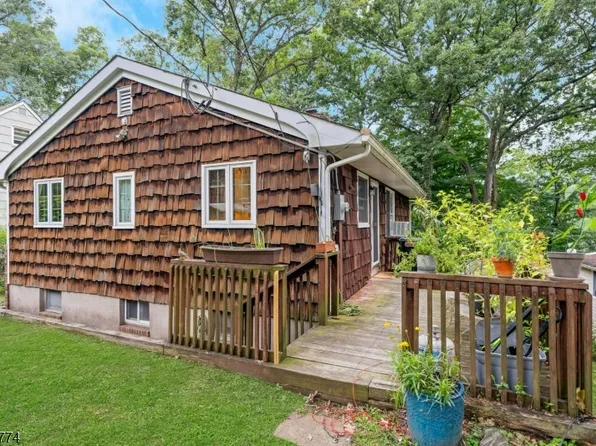 15 Hillside Rd, Ringwood Boro, NJ 07456