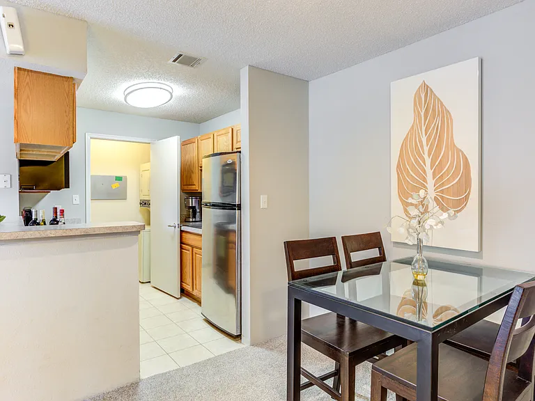 The Lakes of Schaumburg Apartment Homes — Photo 10