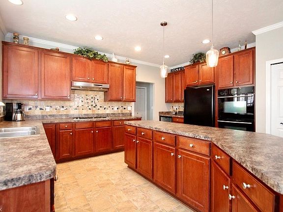 2nd image of 32834 Elm Dr