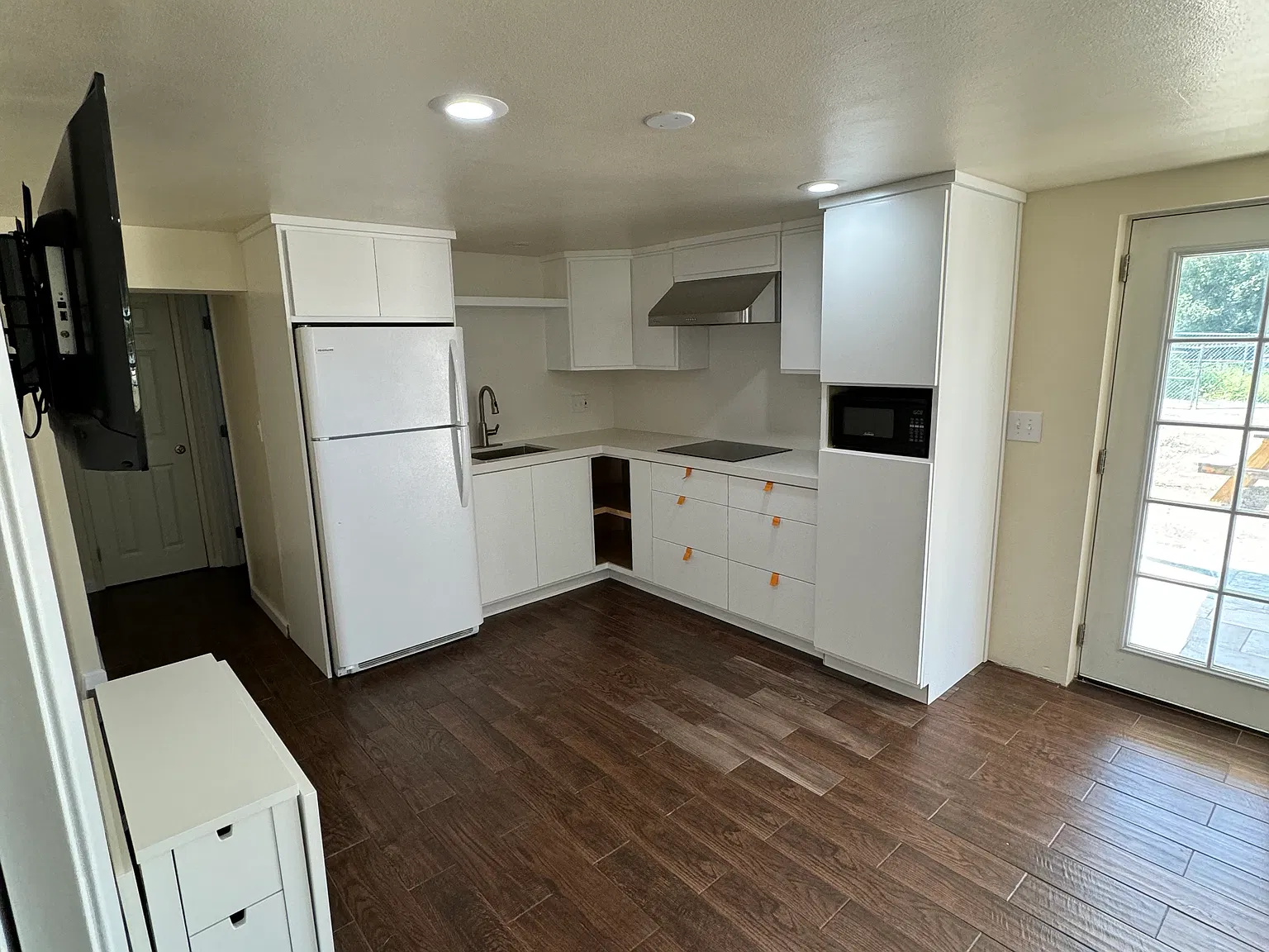 1 bed, 500 sqft, $2,400 — Photo 3