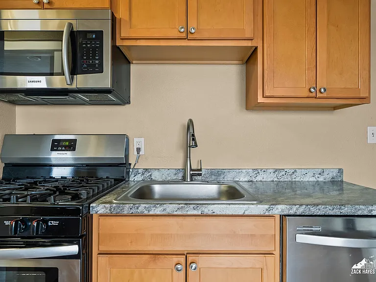 618 Gambell St #11 — Photo 42
