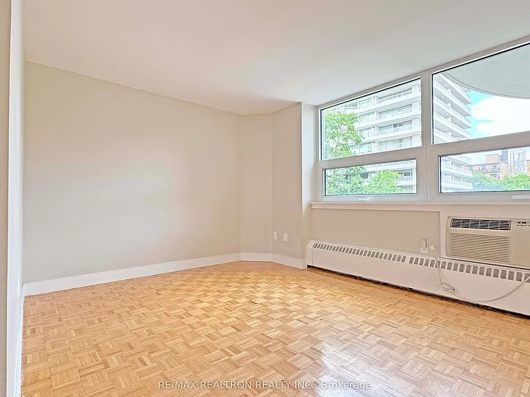 485 Huron St #406 — Photo 2