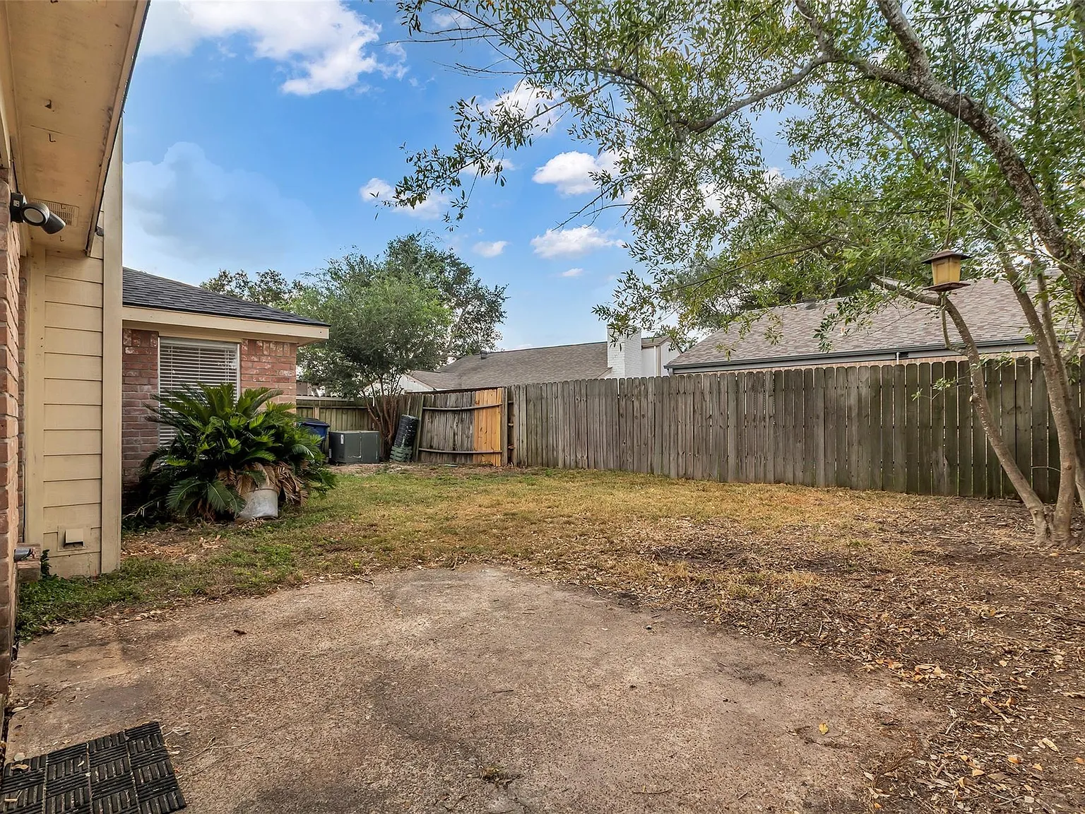 3 bed, 2.0 bath, 1548 sqft, $1,795 — Photo 2