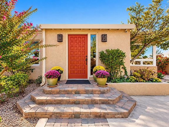 4th image of 4462 Avenida Del Sol NE
