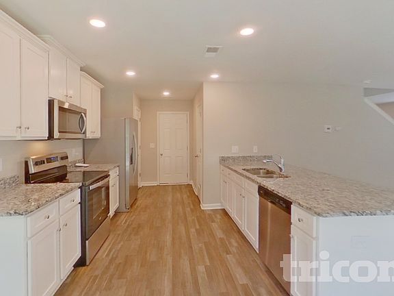 5th image of 2118 Southlea Dr