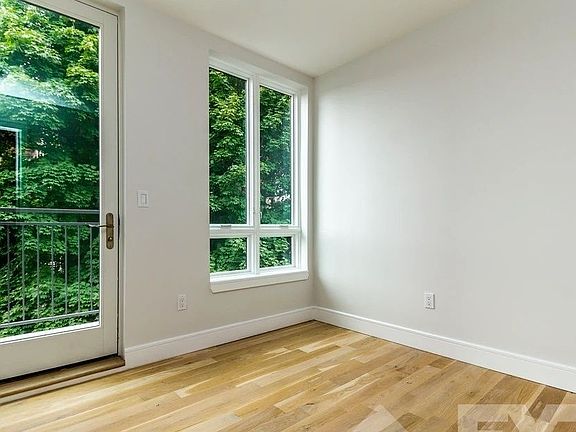 4th image of 102 Quincy St APT 4B
