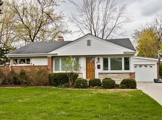 1966 Thornwood Ln, Northbrook, IL 60062
