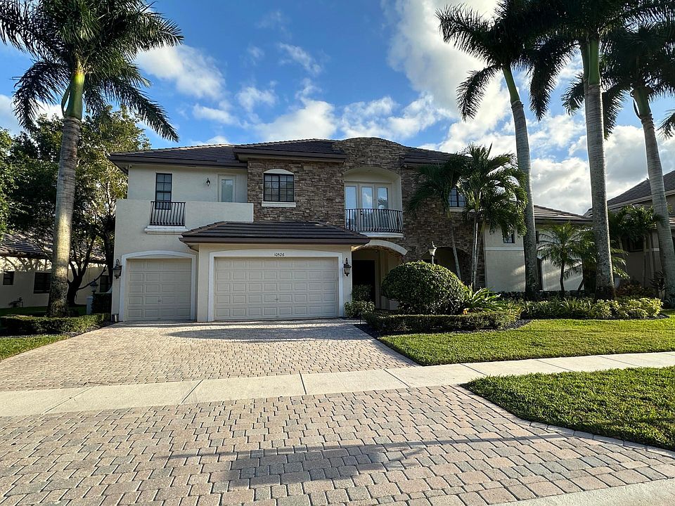 1st image of 10526 Versailles Boulevard