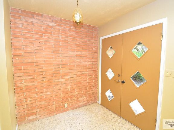 5th image of 805 Acacia Lake Dr