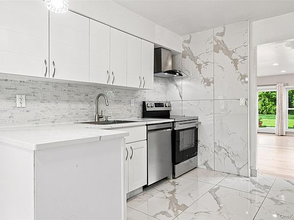 5th image of 8 Manors Drive