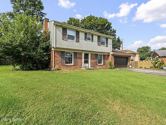 3rd image of 9804 Wildwood Ct