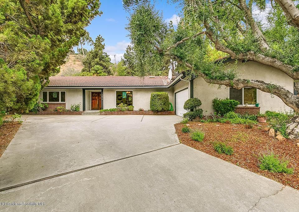 1st image of 1854 La Manzanita St