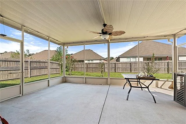 3 bed, 2.0 bath, 1521 sqft, $1,900 — Photo 3