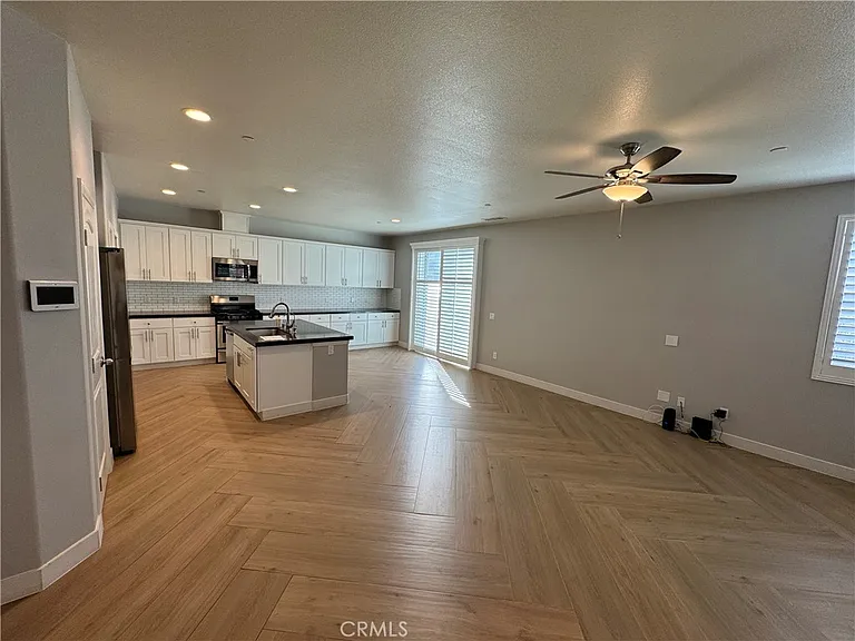 501 Villa Way — Photo 9