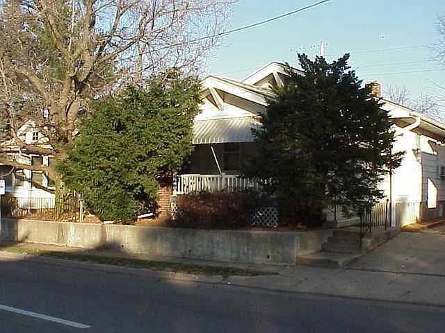1560 N Monroe St photo 1