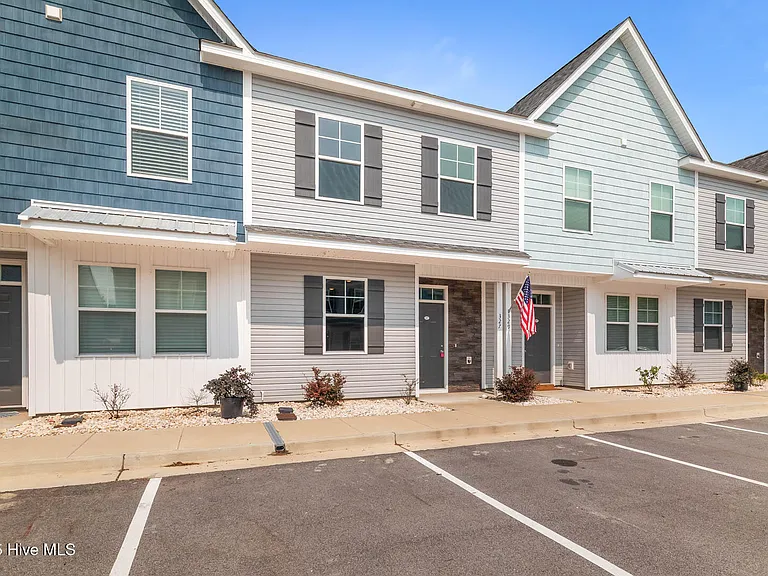 327 Starfish Ln — Photo 2