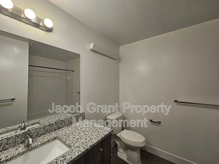 6133 N Freedom Ave #4 — Photo 9