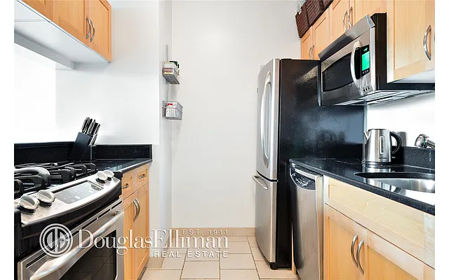 Sold by Douglas Elliman | media 16