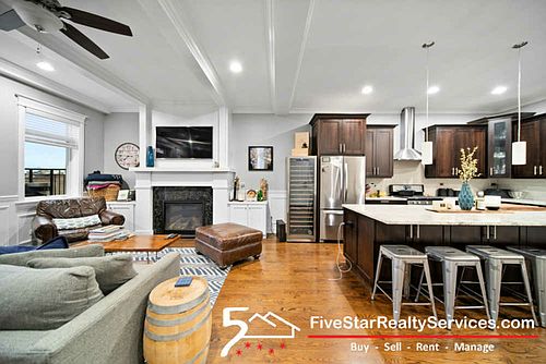 3rd image of 1324 W Grand Ave APT 2W