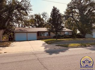 2124 SW Fairlawn Rd, Topeka, KS 66614